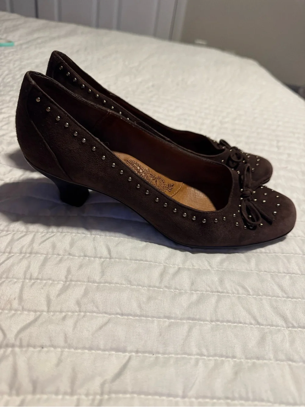 Söfft Brown Suede Studded Bow Pumps Comfort Heels Size 6.5
